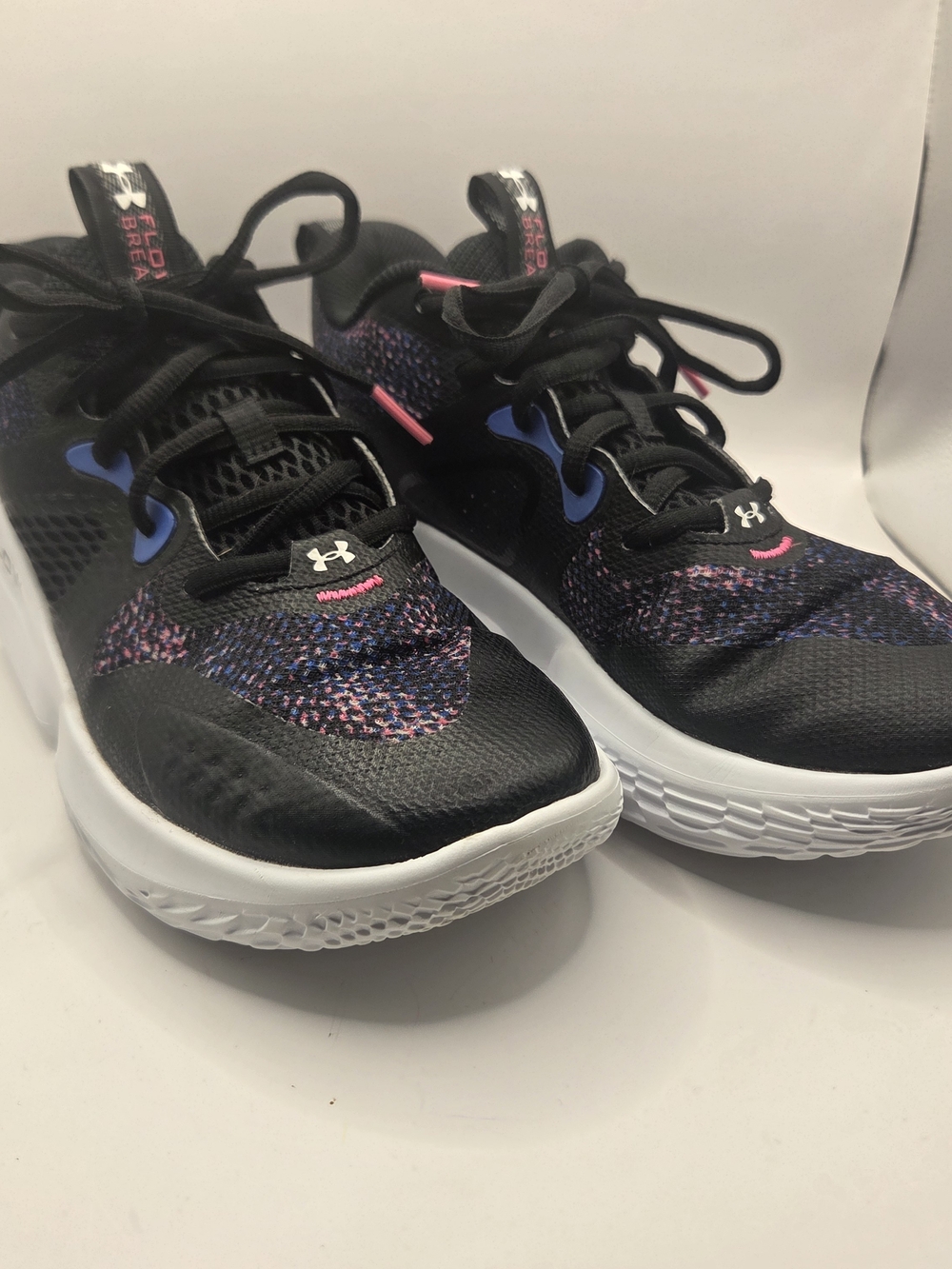 Under Armour Women's Flow Breakthru 3
